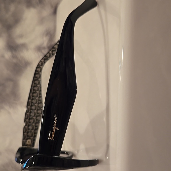 Salvatore Ferragamo Black Cat-Eye Sunglasses Brand New In Case - Picture 3 of 12